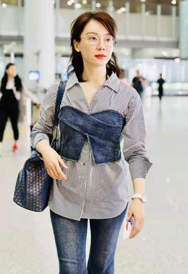 40+复古美人陈数，穿性感牛仔胸衣依旧淑女风，精致又高级