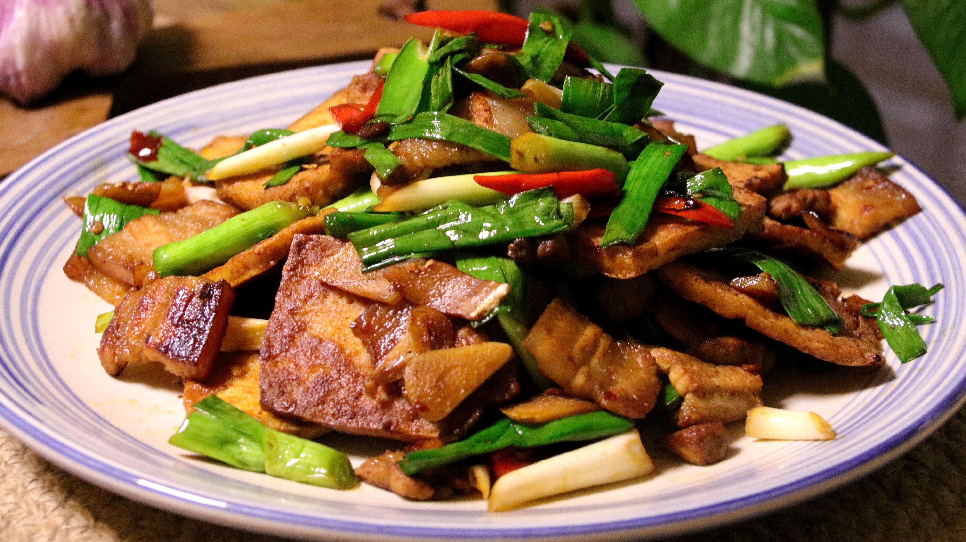 图片[2]-【酱烧青蒜豆腐】做法步骤图 解馋过瘾 一大盘不够吃-起舞食谱网