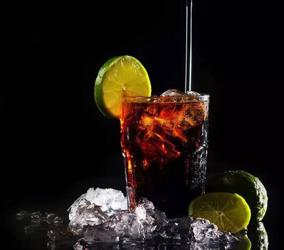 女生去酒吧千万不要喝这几种“失身”鸡尾酒