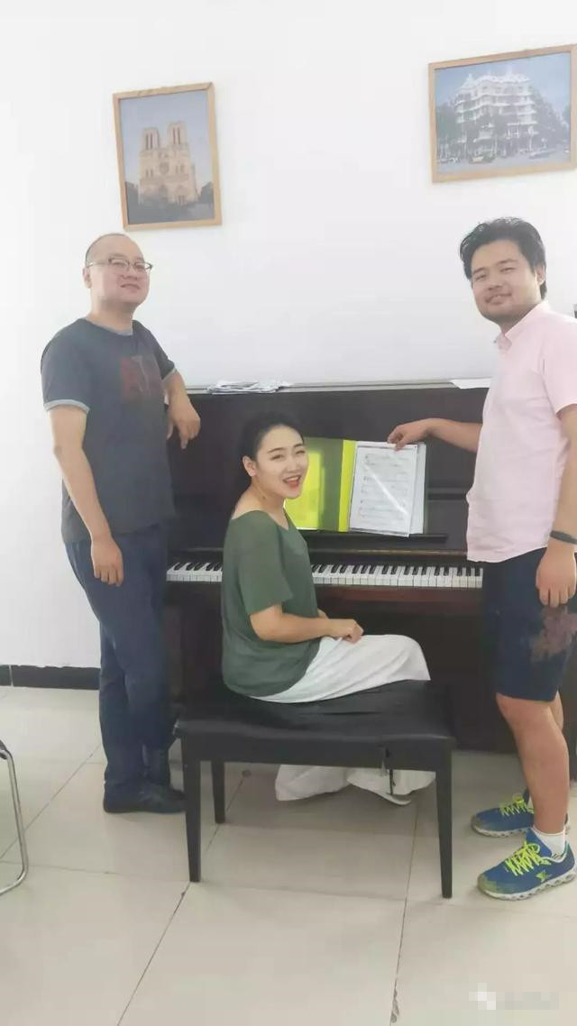 喜迎教师节，泓钰意大利语培训学校今天举行庆祝晚会