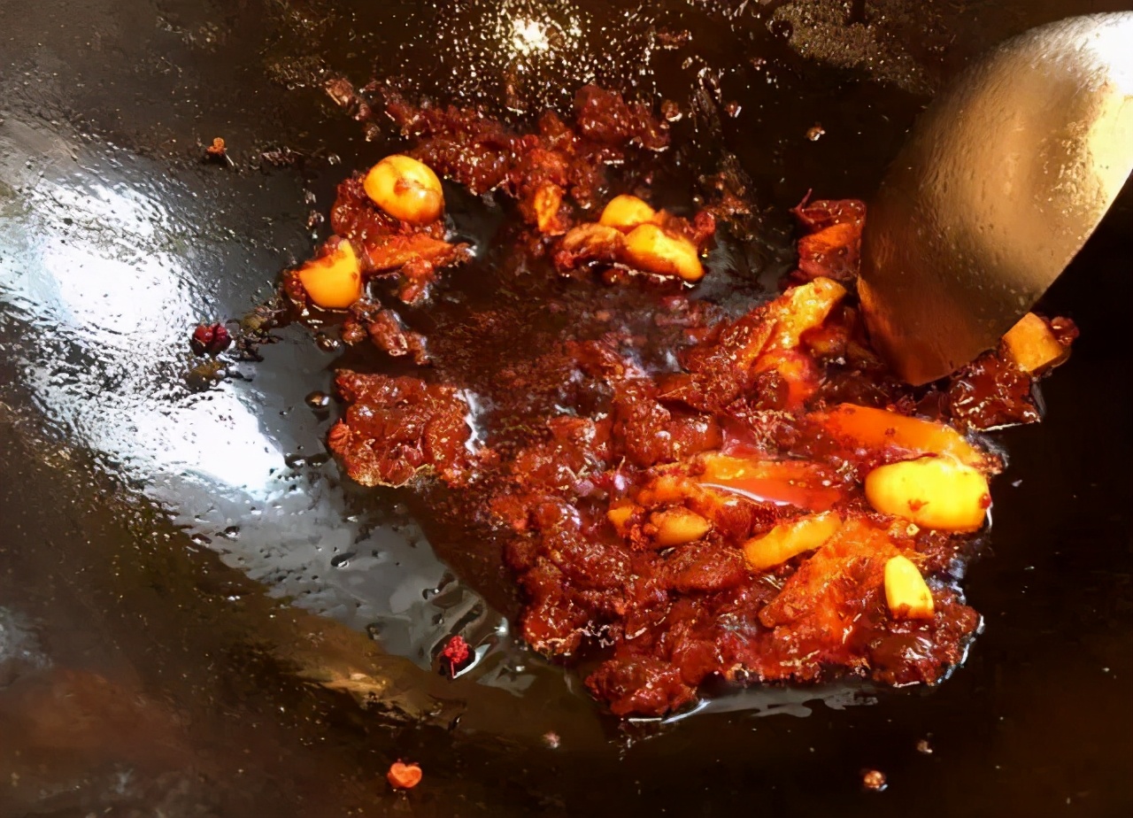 湖北人最爱的红烧鱼杂火锅，这种美食天越冷吃起来越过瘾