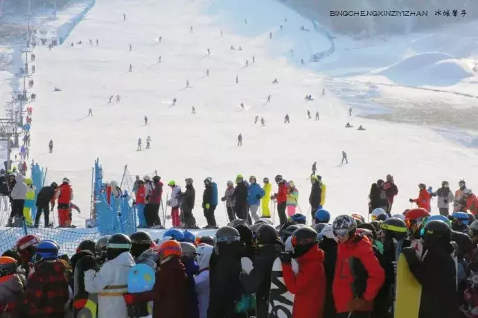 单板滑雪u型场地图(哈尔滨帽儿山高山滑雪场，滑雪发烧友驰骋的乐园)