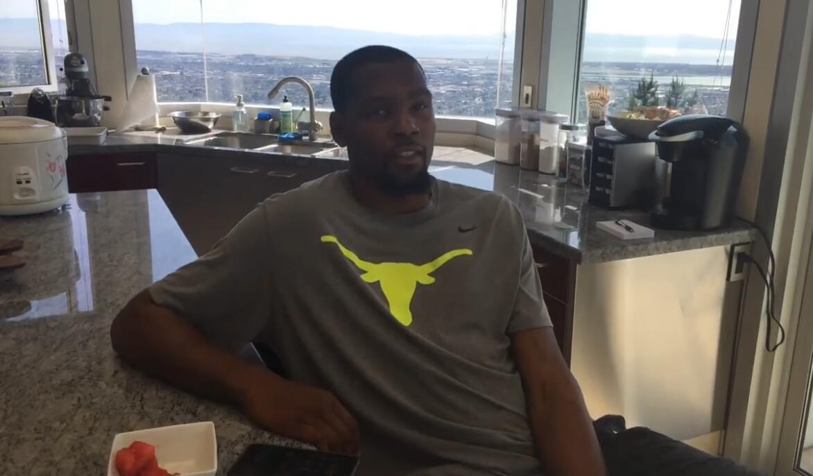 勇士篮球主题房间设计（杜兰特600万卖湾区豪宅！845平米带篮球场，割舍最后勇士纽带？）-趣拿体育