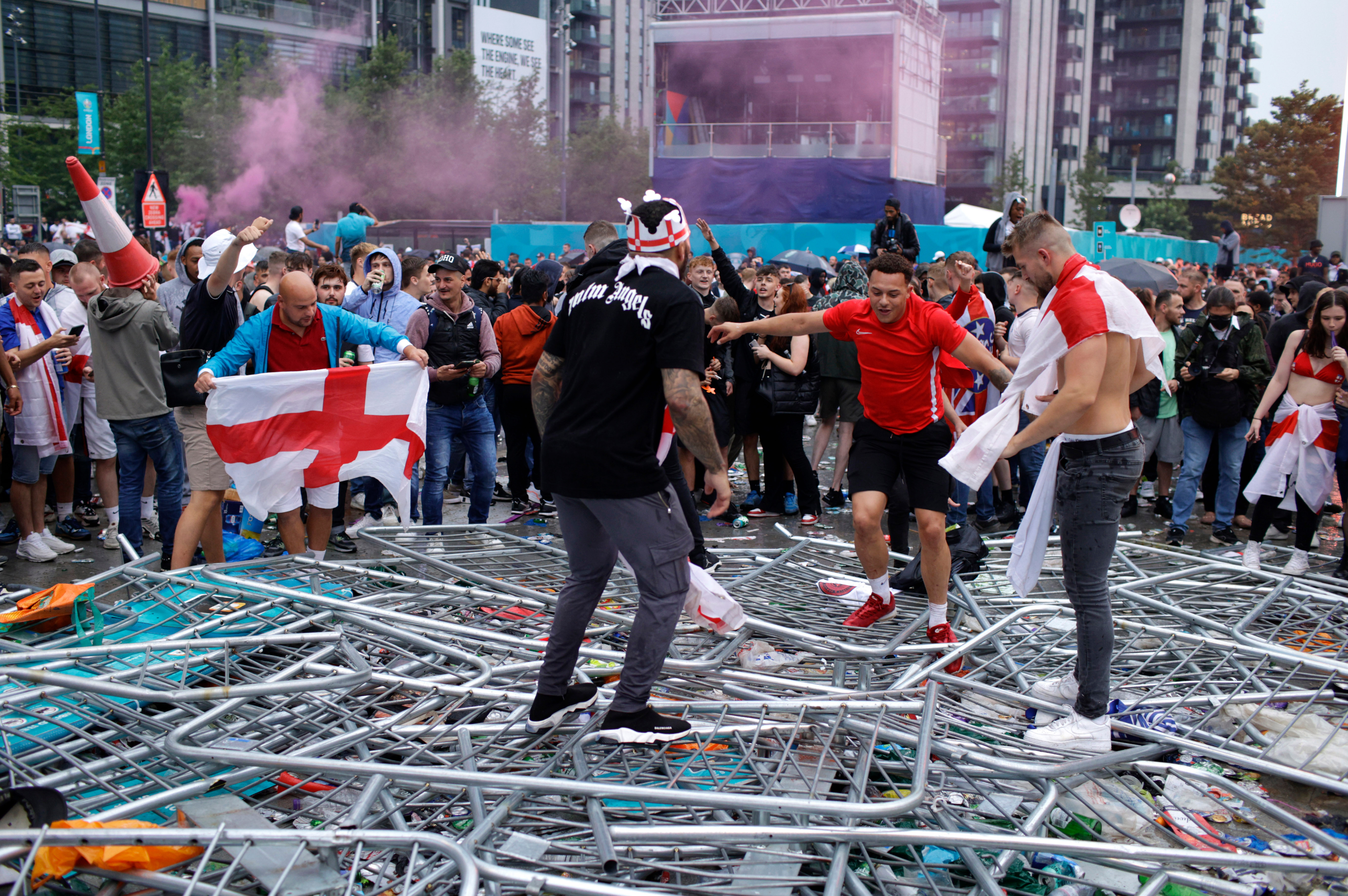 为什么有些男人不喜欢世界杯(英媒：英格兰球迷感到羞耻，现在就放弃申办2030年世界杯吧)