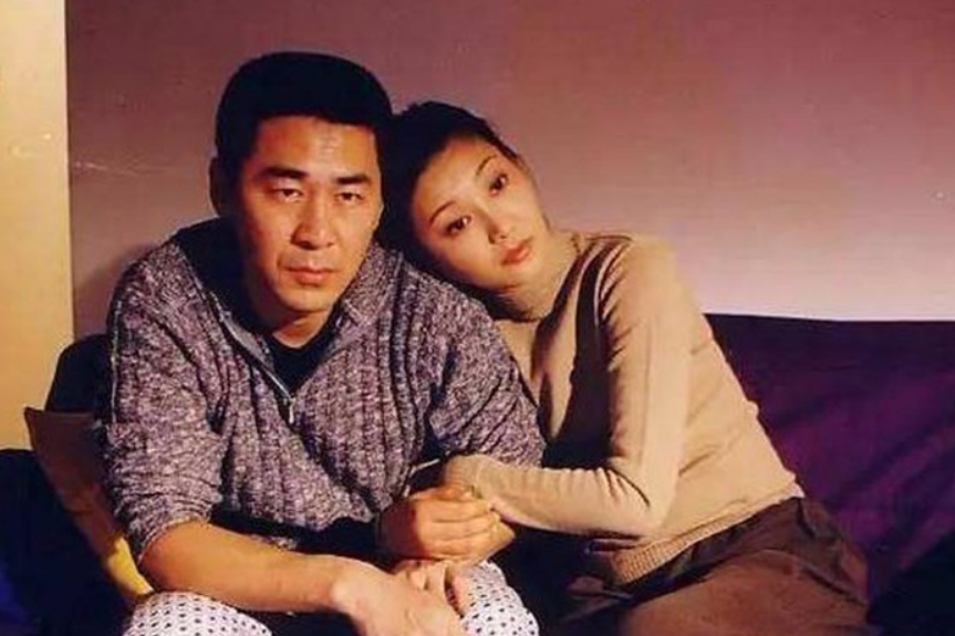 陈建斌个人资料(陈建斌的风流往事:一封信抛弃吴越,转身娶了小5岁的