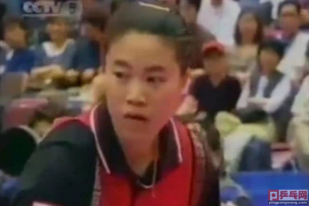 2001国乒世界杯女团(第46届大阪世乒赛女单决赛，王楠蝉联女单冠军，林菱虽败犹荣)