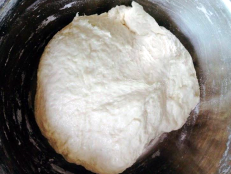 炸油条时，不加小苏打也不用酵母粉，分享1招技巧，蓬松酥又脆