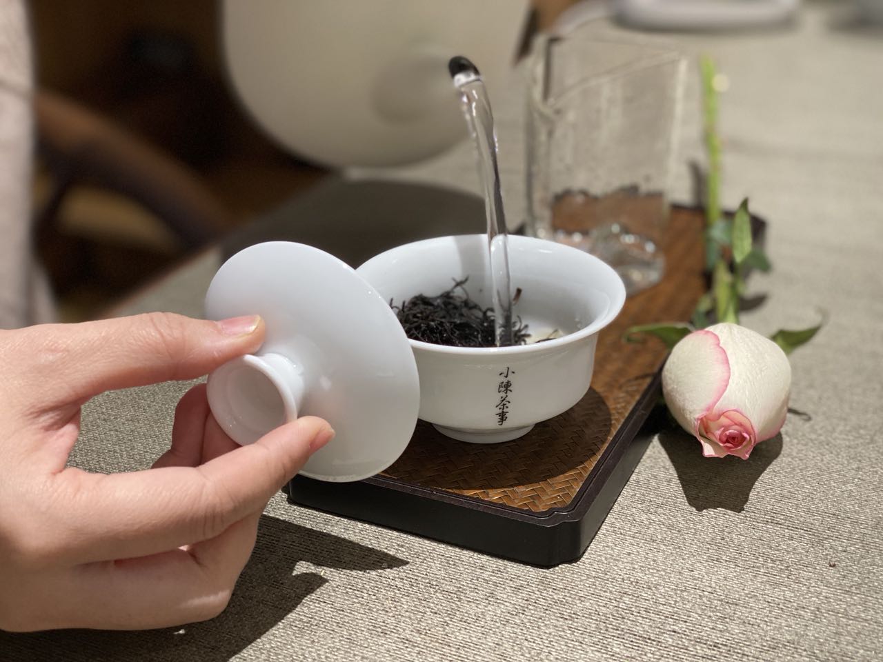 盖碗、玻璃杯、茶壶，究竟哪一个才是白茶、绿茶、红茶的好搭档？