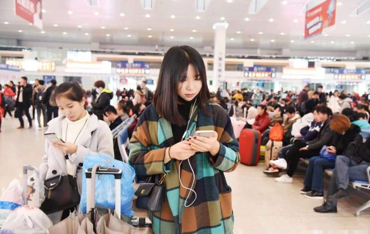 多所高校发布通知，国庆假期将缩短，寒假延长？学生支持：很科学