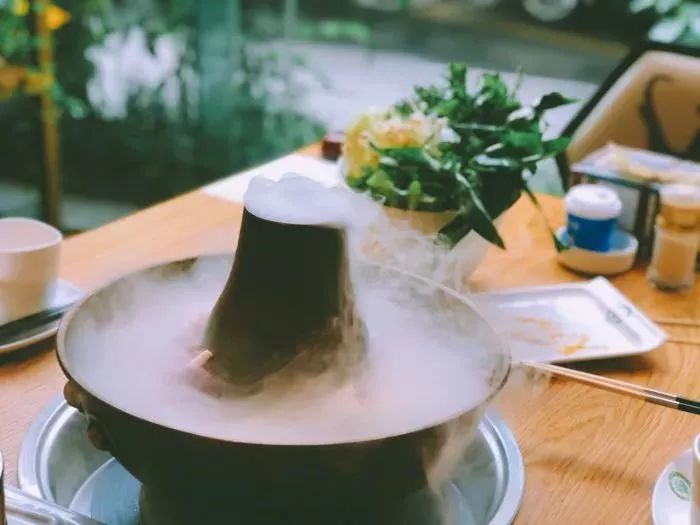 「重庆」大口喝酒大口吃肉~厉害了蒙餐！内蒙古元素为主题的餐厅