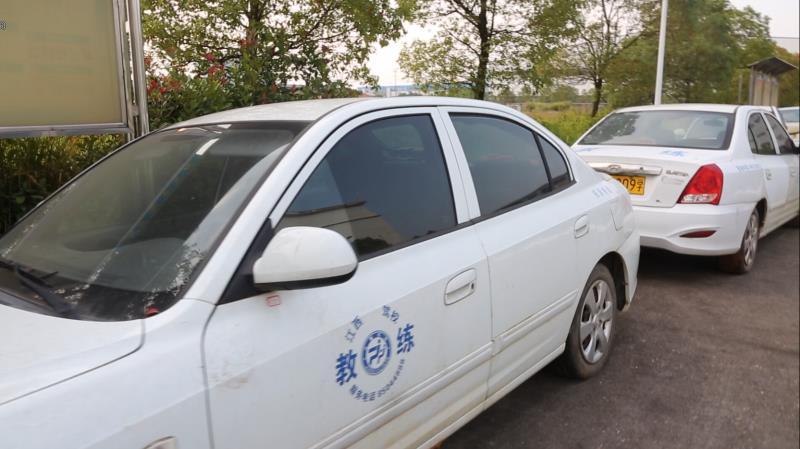 教练车价格(江西省南昌市40辆教练车拍卖，估价4000元，48.5万元成交)
