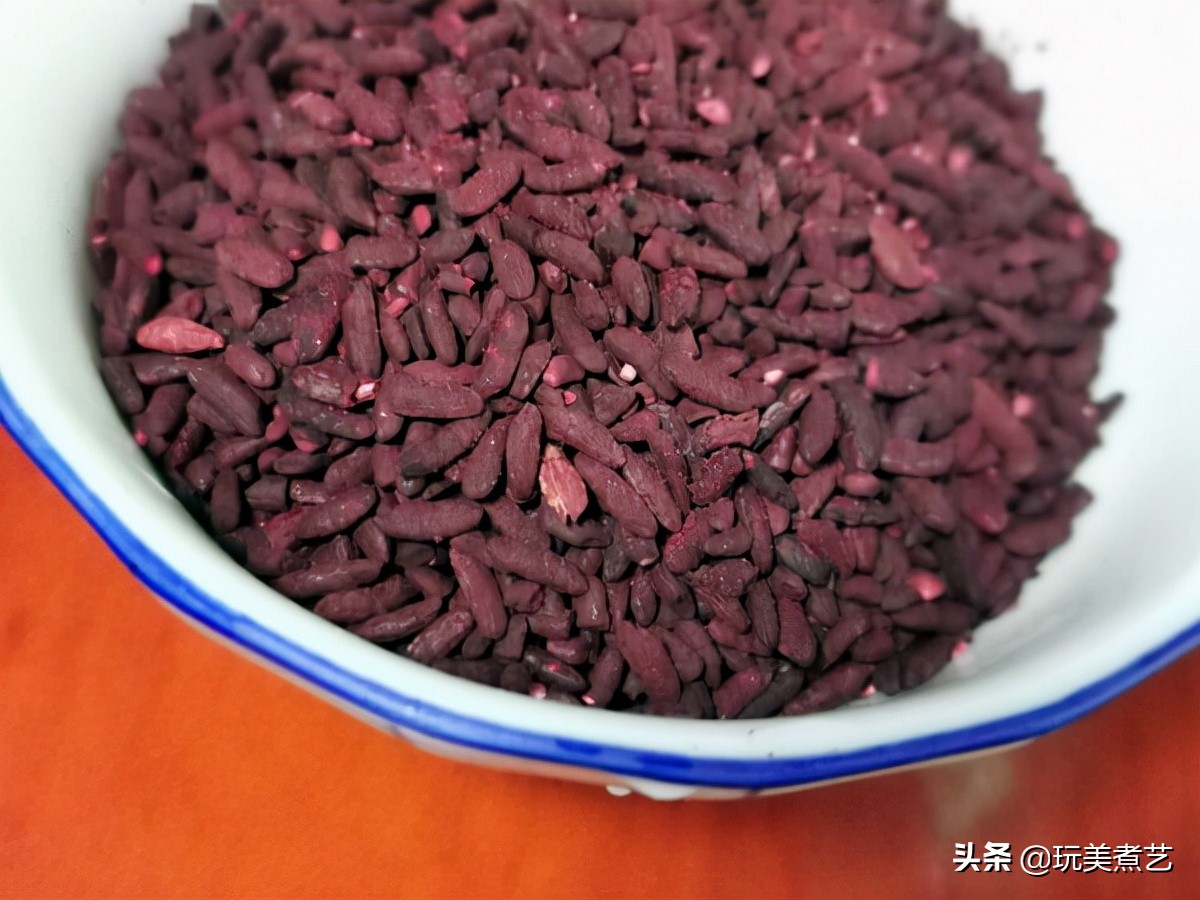 用红曲做出红丝绒般的蛋糕卷，重点就藏在细节里