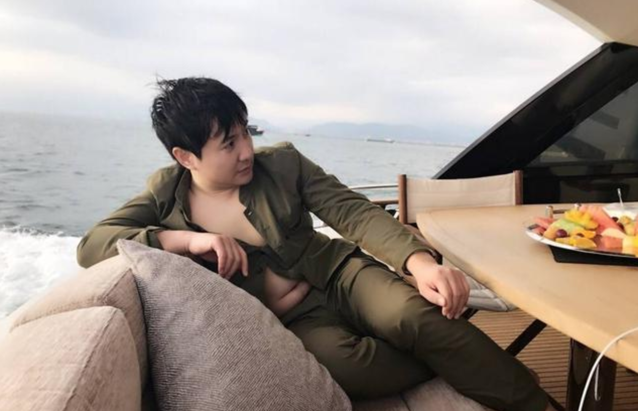 家境优越父母颜值不俗,沈腾承认曾啃老,亲姐姐文娱圈地位比他高