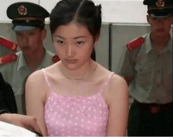 2005年，22岁美女囚犯被枪决，却在火葬场“死而复生”，法警补枪