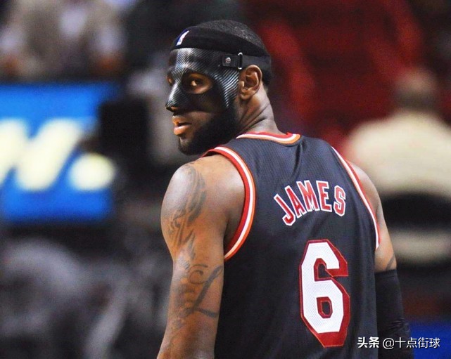 为什么nba的会戴面具（当年NBA为什么要禁止詹姆斯佩戴黑色面具？顾及观众，理由很滑稽）