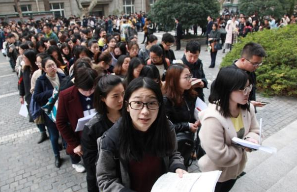 3大岗位将告别编制，转为“合同工”，一类教师可能受影响