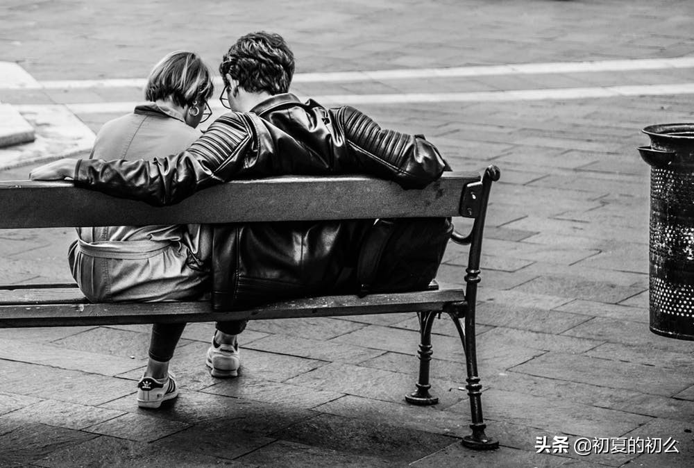 关于卑微爱情的句子 | 谢谢你让我把自作多情演得淋漓尽致
