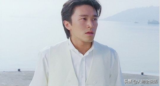 58岁周星驰满头白发落泪：被误解30年，却无人懂我的心酸