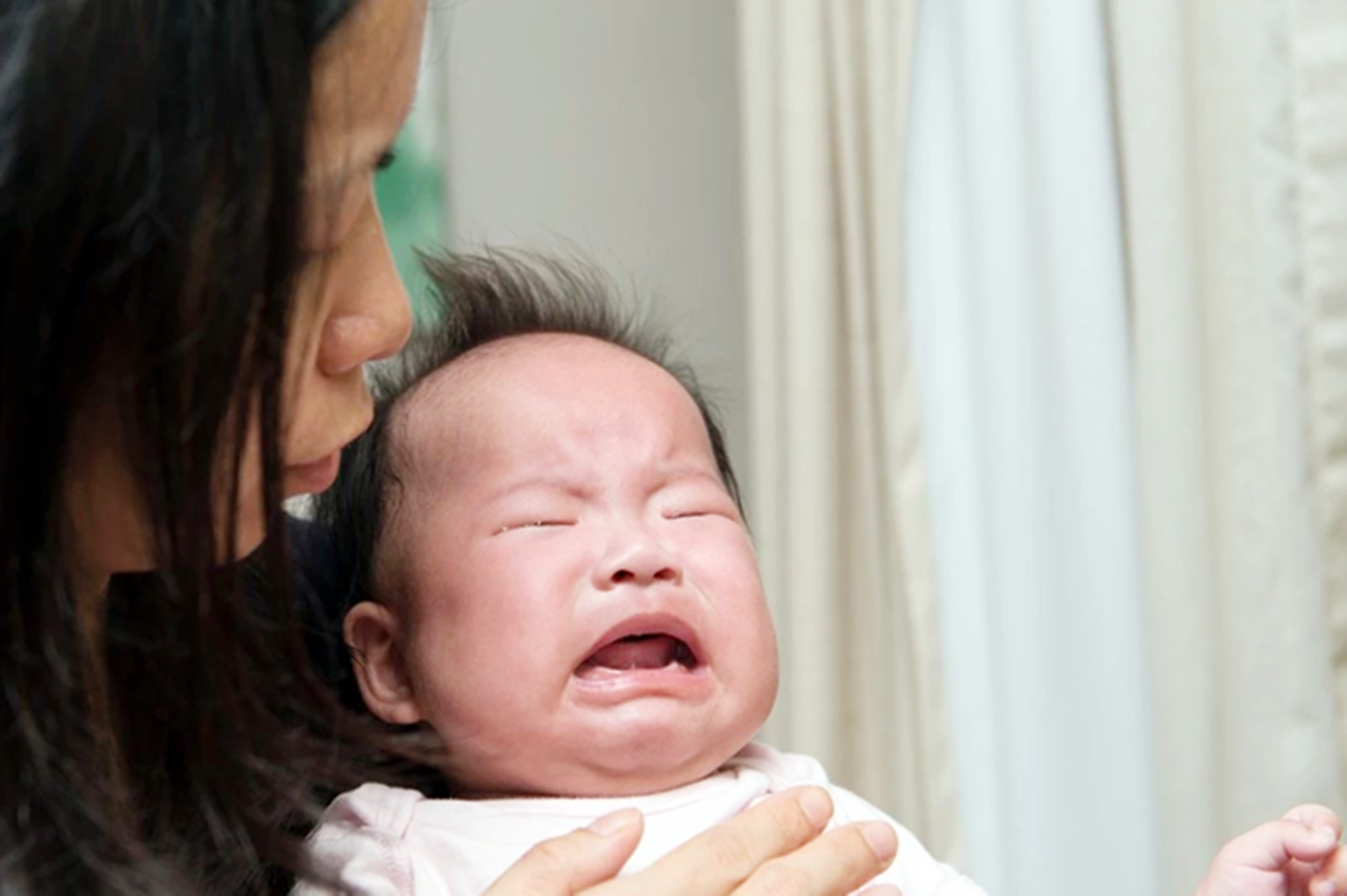 婴儿什么时候练抬头（宝宝啥时候能够竖抱）