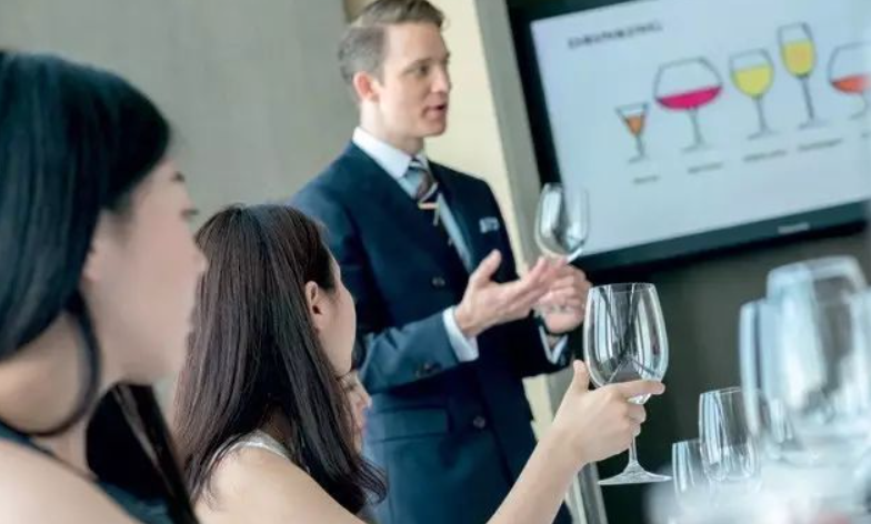 从富婆到贵妇，一天一万块的课在学什么？