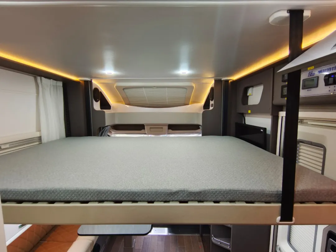舜宇V90T型 精简实用 后拓展大空间 带电动升降床 兼顾商务和旅居
