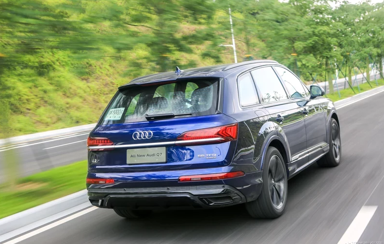 80万预算要给谁？奥迪Q7和宝马X5哪个档次高？对比差距明显