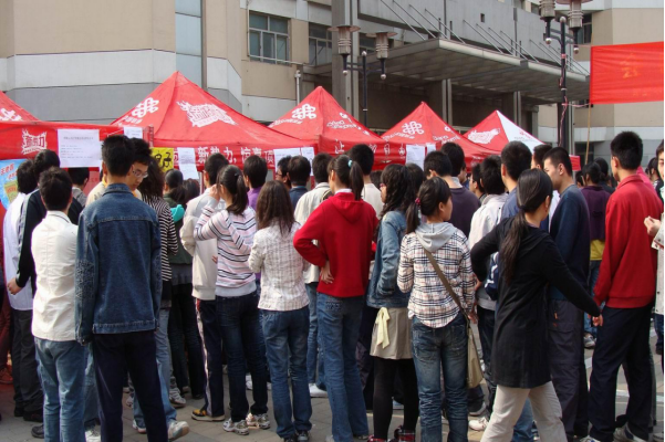 大学生兼职好处（大学生到底要不要兼职）