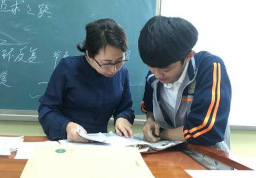 707分的状元拒绝补习班，终圆梦清华，她说：这样复习最高效