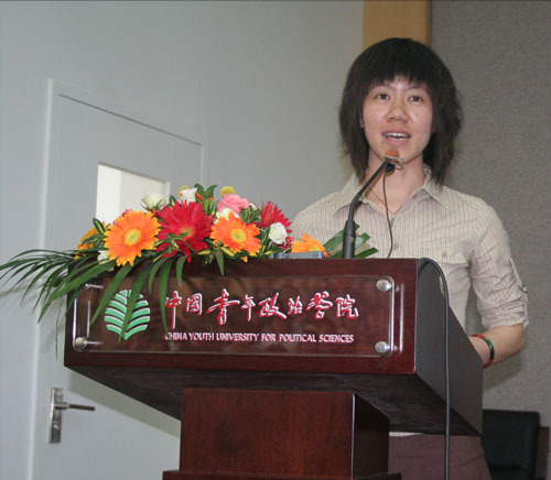 黄来女出身寒门，763分考上武大，背着瘫痪父亲上学，后来怎样了