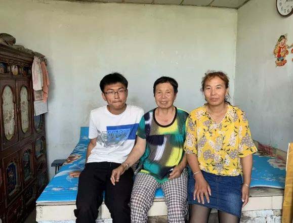 寒门学子苏贺：高中时每月50块伙食费，高考615分考入东北大学