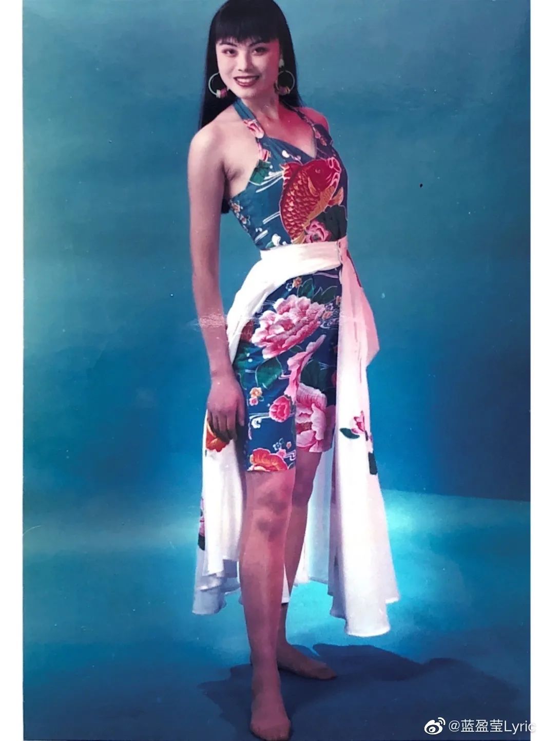 周瑞琪妈妈)鄢琳(何泓姗妈妈)节目组一开始收集了20位明星妈妈年轻时