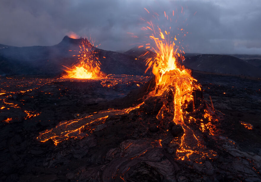 冰岛世界杯头像(他镜头下的燃烧的冰岛火山，如灾难片般震撼)