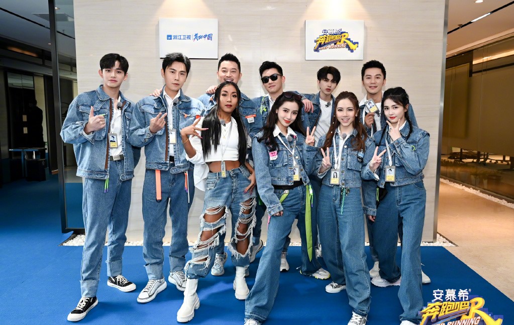 是不是两图都全员可见(《跑男9》开录晒全员合照,沙溢喊话蔡徐坤