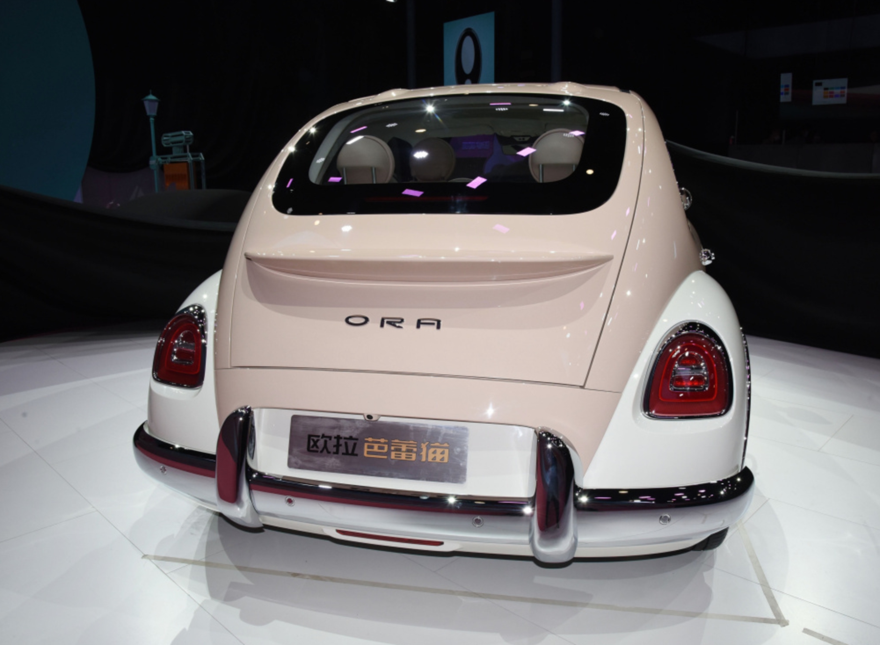 国产"甲壳虫"亮相成都车展,娇小玲珑适合女性,8万起或成爆款