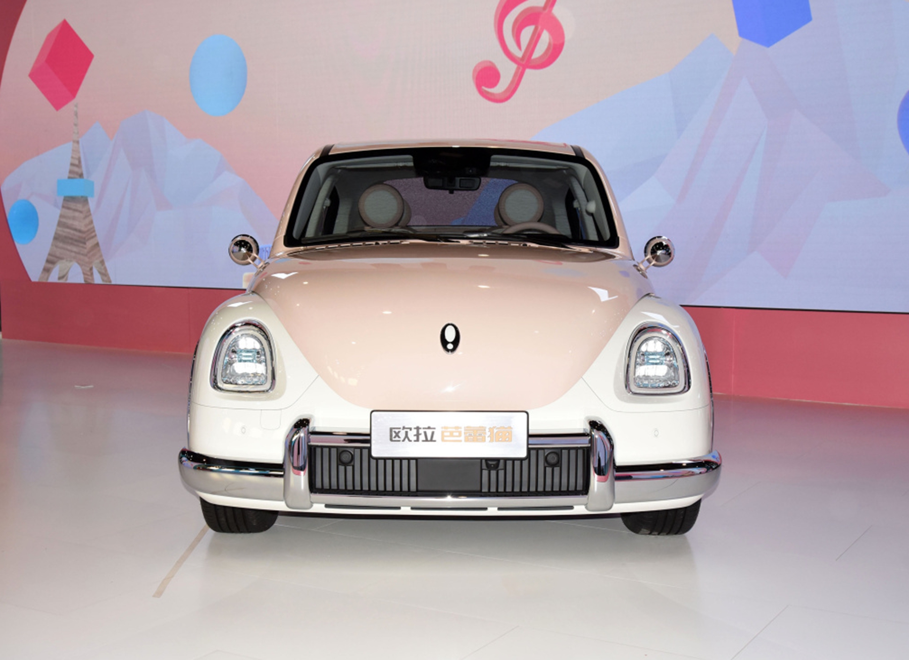 国产"甲壳虫"亮相成都车展,娇小玲珑适合女性,8万起或成爆款