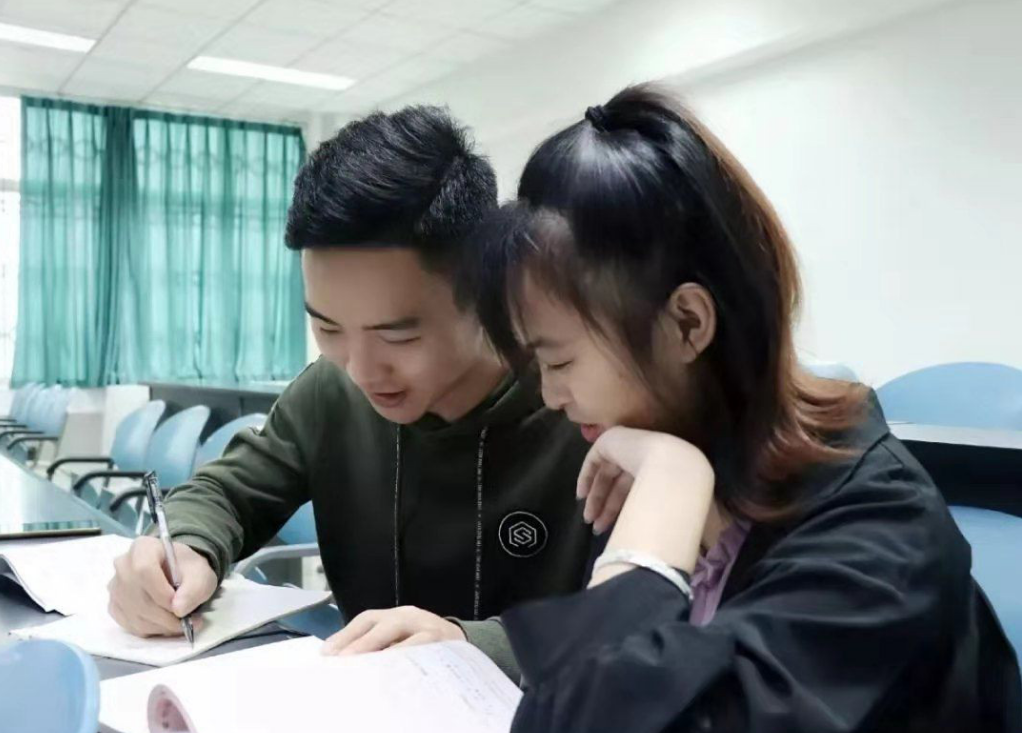 大学生“怀孕”现象频发，学姐说出原因，大一女生要提前知晓