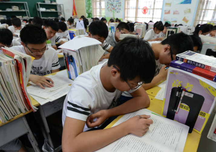 高考满分作文《我愿意》，被人民日报推荐，内容精彩且充满哲理