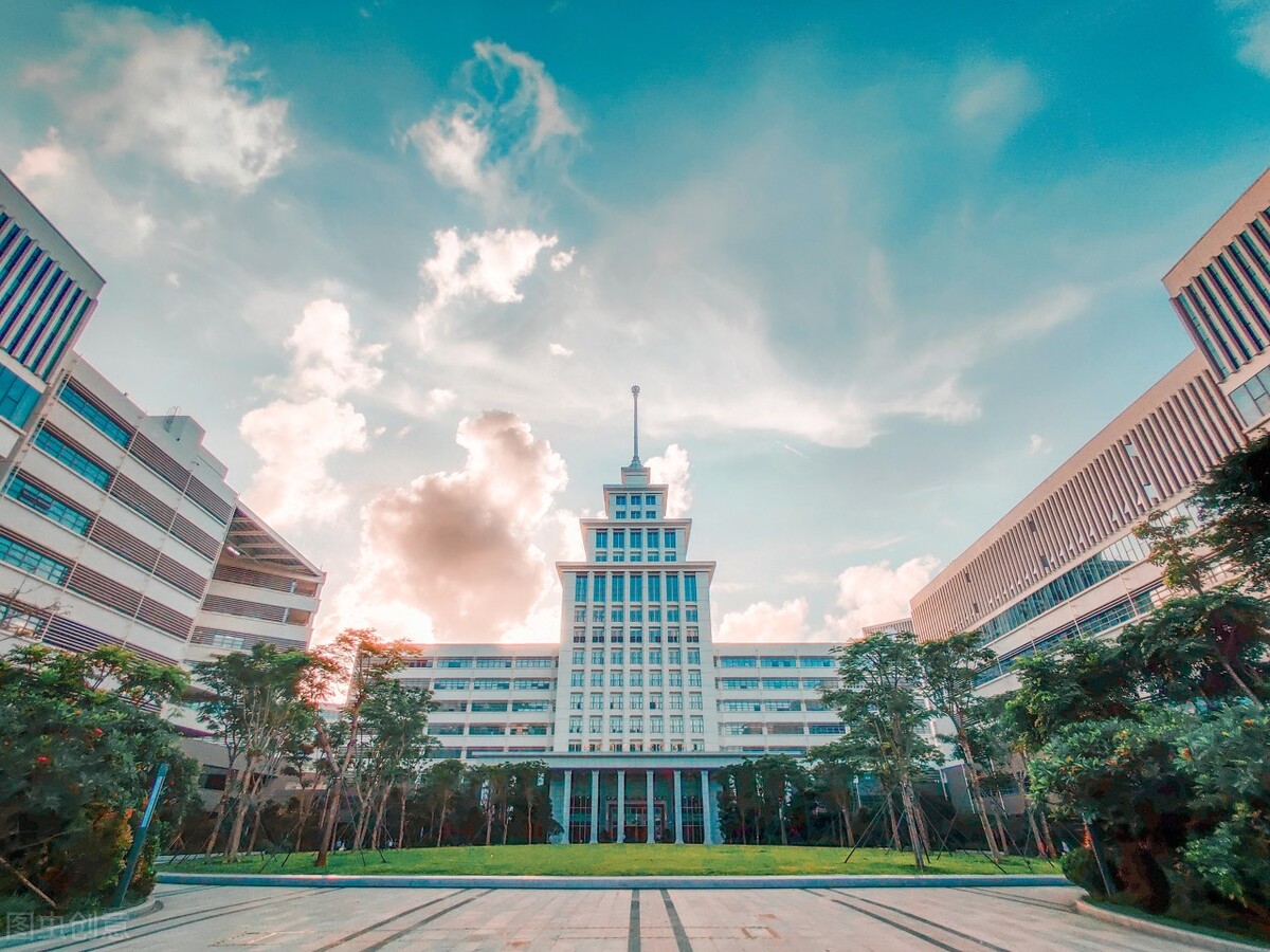 事发哈工大深圳校区，研究生给本科生“腾地方”，凸显四个矛盾