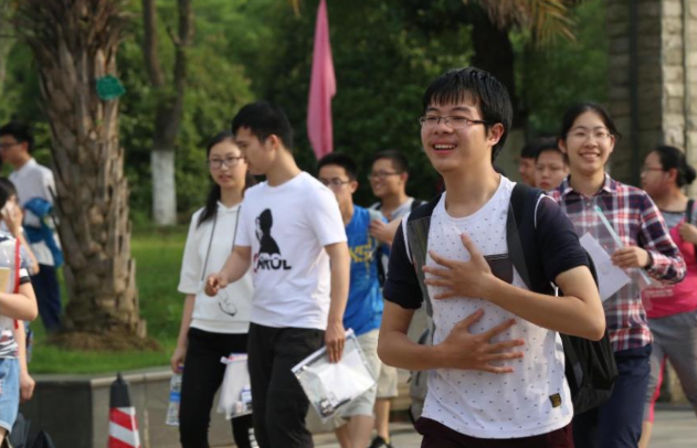 山东4.8万考生惨遭滑档，原因和“政策”有关，过本科线也无用