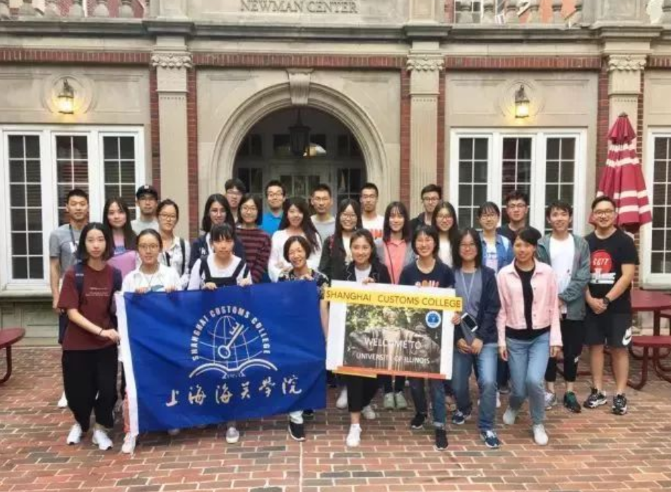 文科生毕业不好找工作，这4种专业前景好，丝毫不比理科生差