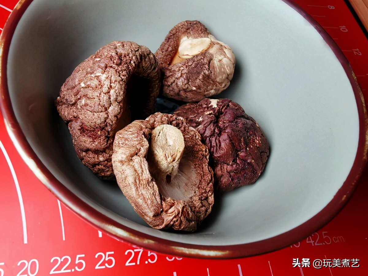 茄鲞的做法（复刻红楼梦里的文学美食之一茄鲞）