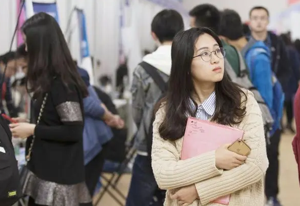 2021大学生期望薪资排行出炉，月薪1万成低配，这还不是最敢想的