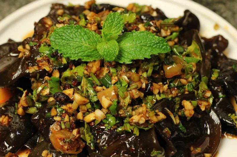 凉拌木耳，直接焯水就错了！加入薄荷，入味脆爽，吃完还想吃