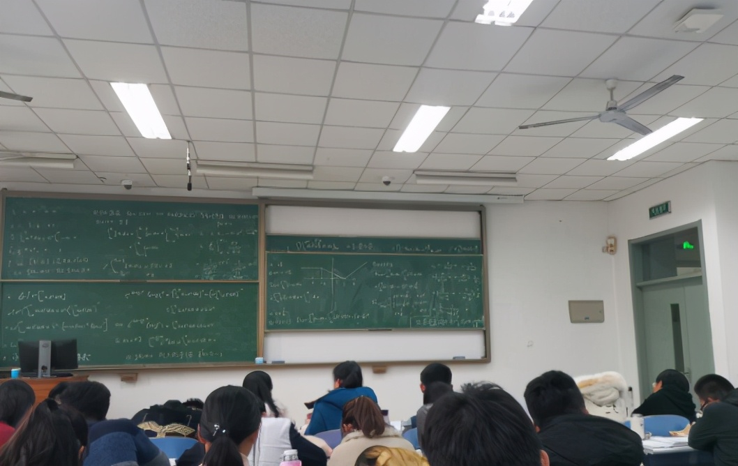 同是大专，高等专科学校和职业技术学校的区别很大，学生要早知道