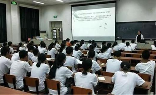 2021高考“一分一档”形式，600分竟排5万名后，学生：我太难了