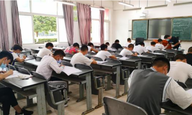 一省录取分数线“断崖式”下降，415分能报考一本，直接降低40分