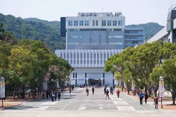 大学生法律上虽成年，却更需关注心理健康，家长要了解这几个方面