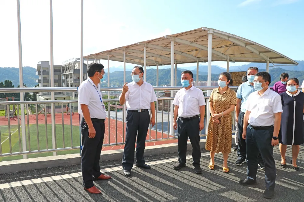 龙岩市委书记李建成深入一线督导检查疫情防控工作——