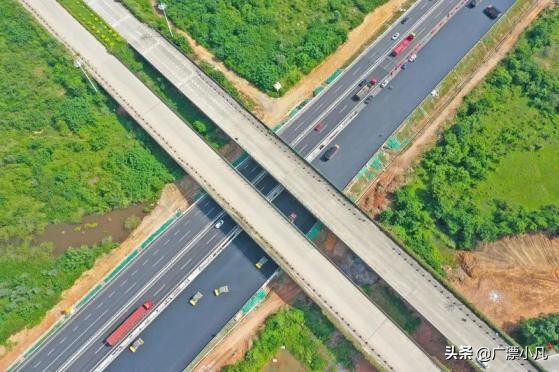 沈海赛车(2022年沈海高速扩建完成，双向八车道粤西地区人民爽到飞)