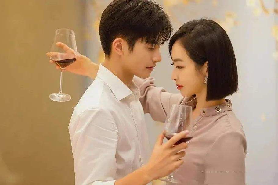 大学校园发生"师生恋",值得被祝福吗?校园恋情为何一直存在?